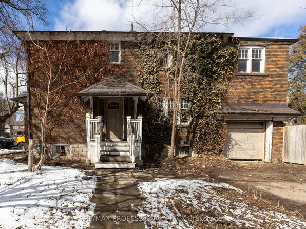 60 Dennis Ave, Toronto, ON M6N 2T8