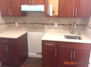 3020 43rd St APT 1FR, Astoria, NY 11103
