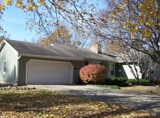 704 Scott St, Algonquin, IL 60102