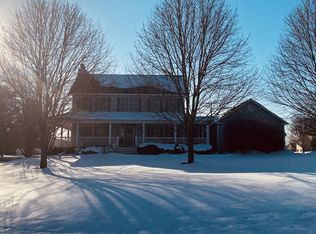 8760 Country Shire Ln, Spring Grove, IL 60081