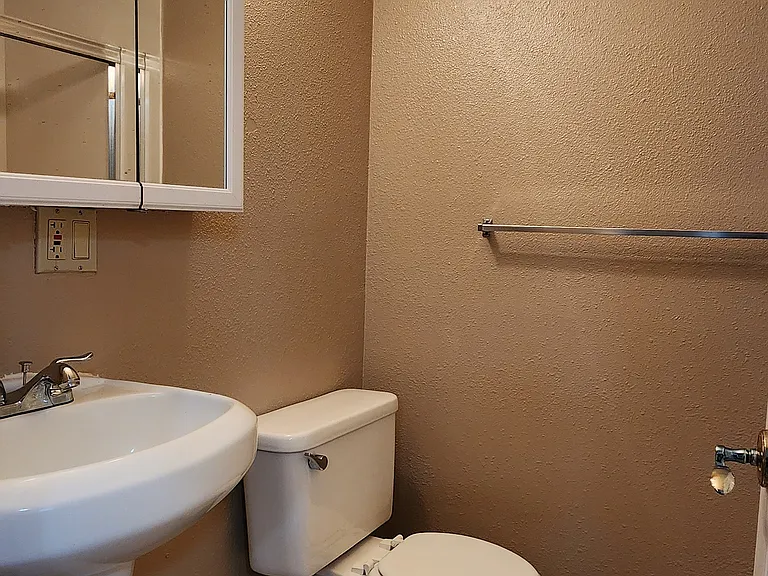 195 N 13th St #27 — Photo 12