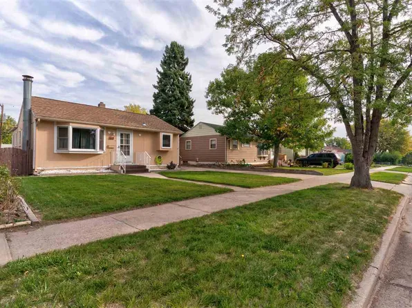 122 Saint Anne St, Rapid City, SD 57701