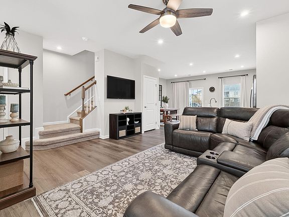 5th image of 4922 Crossley St