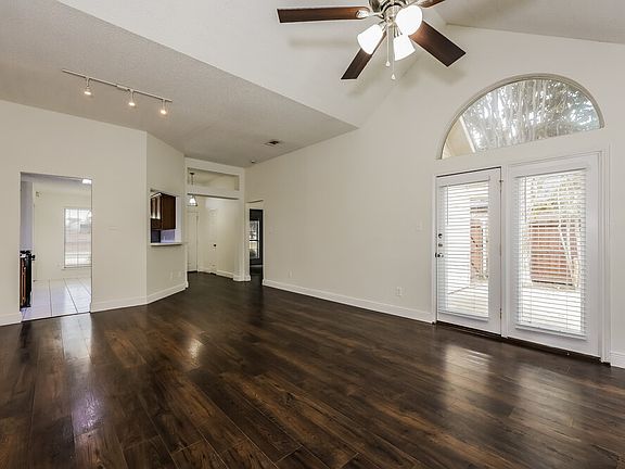 4th image of 504 Bowie St