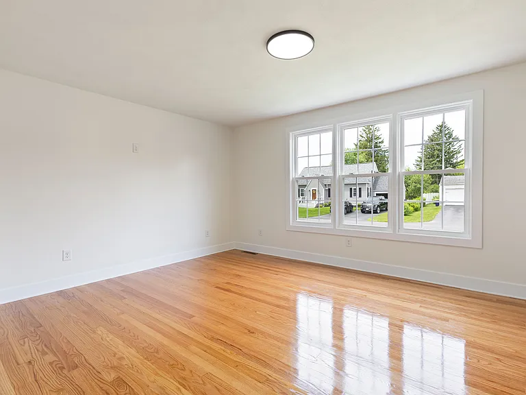 116 Winchester Dr — Photo 15