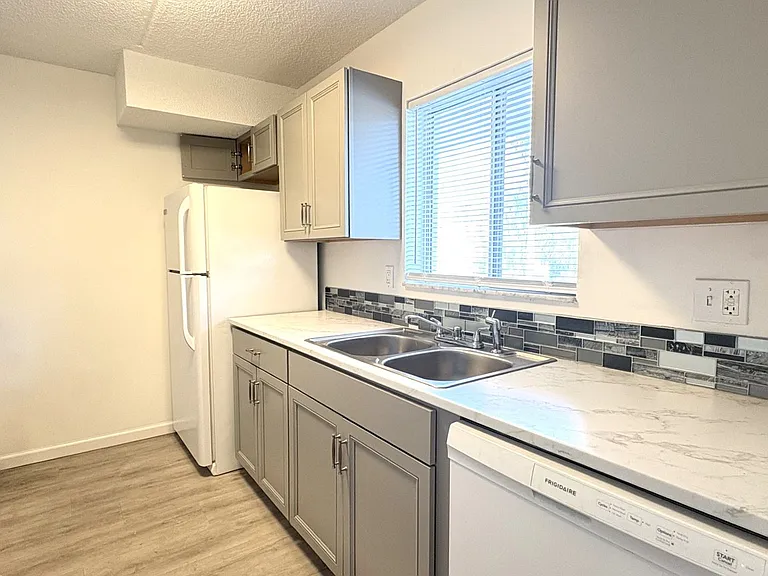 55 Vining Ct #114 — Photo 3