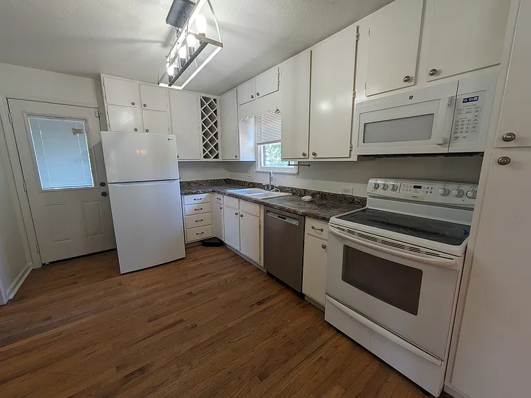 549 W Merriweather St — Photo 10