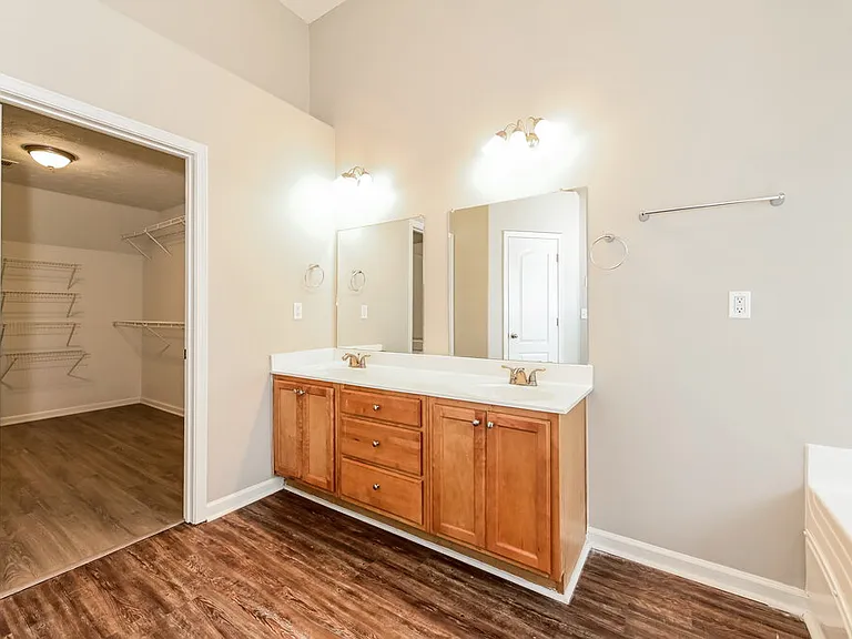 215 Greenland Dr — Photo 11