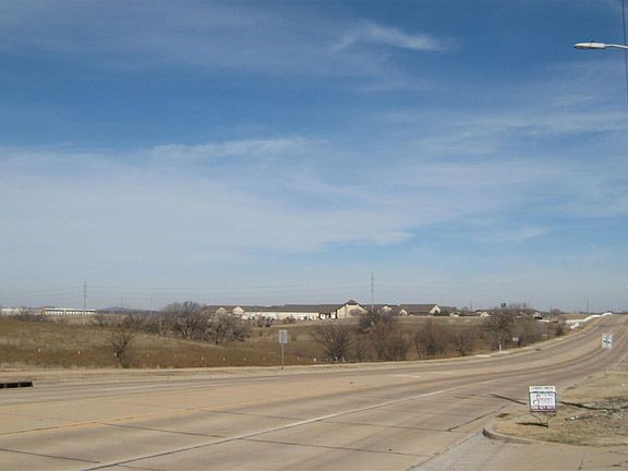 3rd image of 900 SE Flower Mound Rd