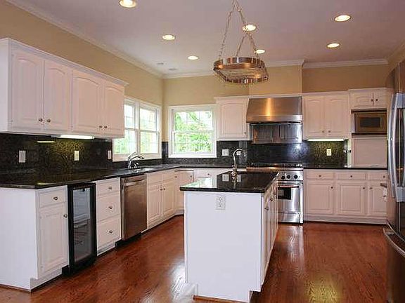 3rd image of 3508 Wellington Dr SE