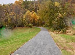 2519 Red Hill Rd, Slatington, PA 18080