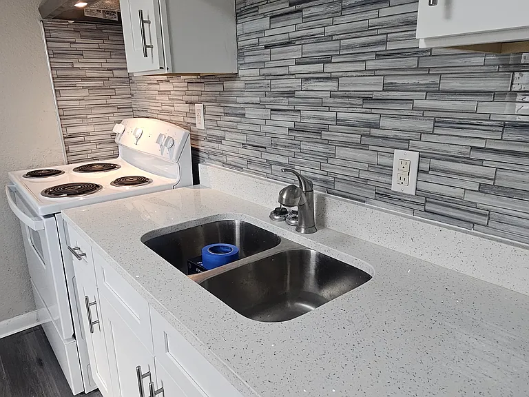 101 S Forest St #5 — Photo 2