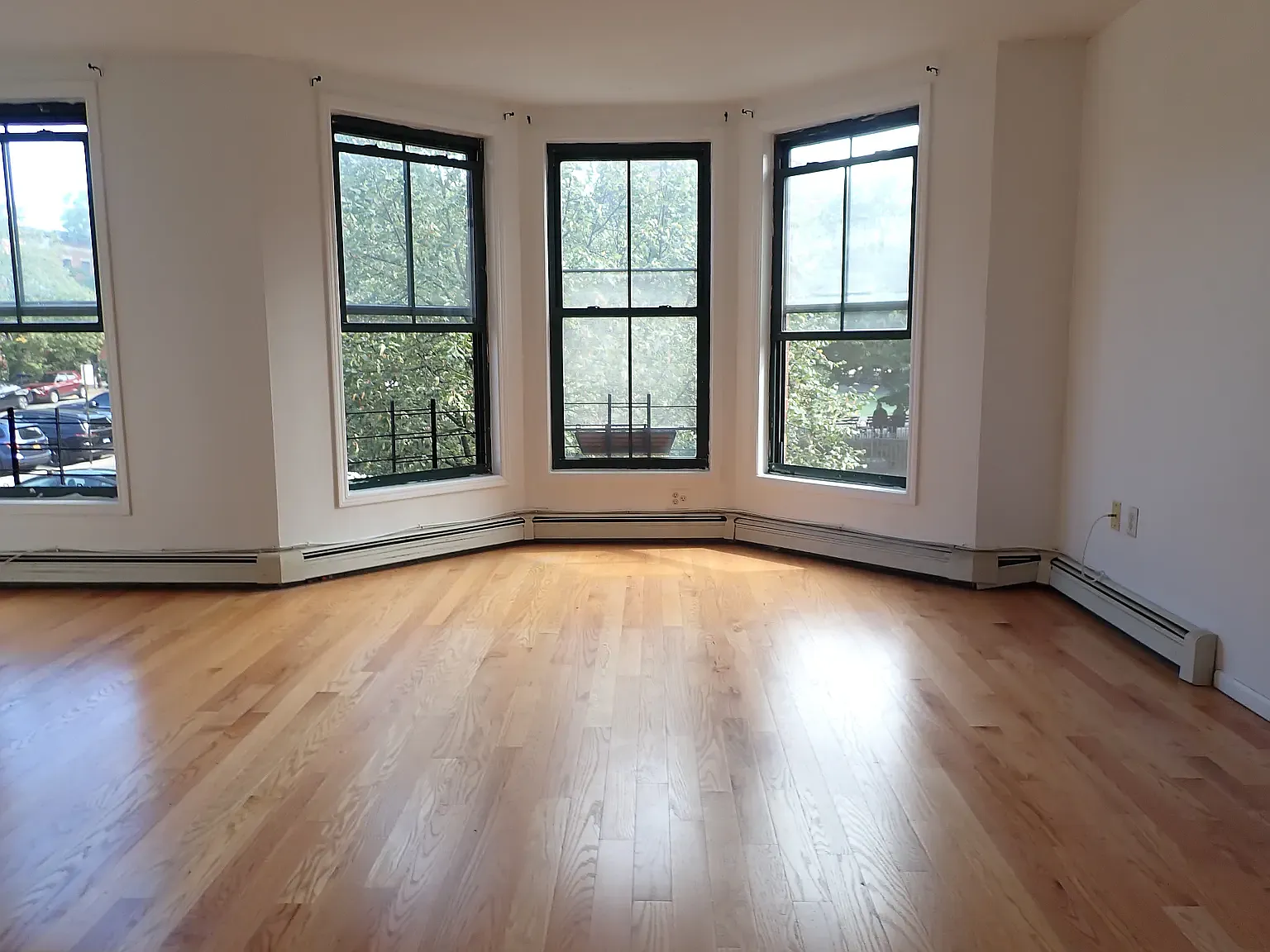 190 South Oxford Street — Photo 1