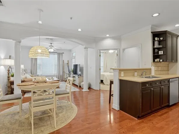 2306 Stratford Cmns, Decatur, GA 30033