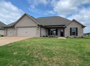 211 Strawberry Ridge Dr, Medina, TN 38355
