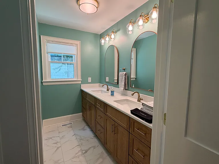 510 Glenville Ave — Photo 4