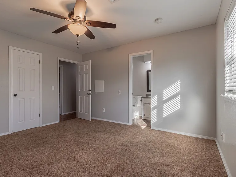 821 Peregrine Dr — Photo 49