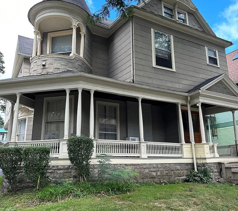 241 Oxford St