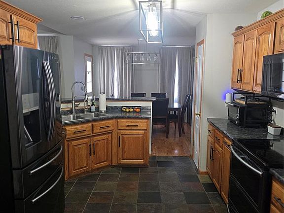 3rd image of 14395 Howard Ln