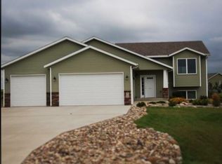 6755 Sarah Point, Bismarck, ND 58504