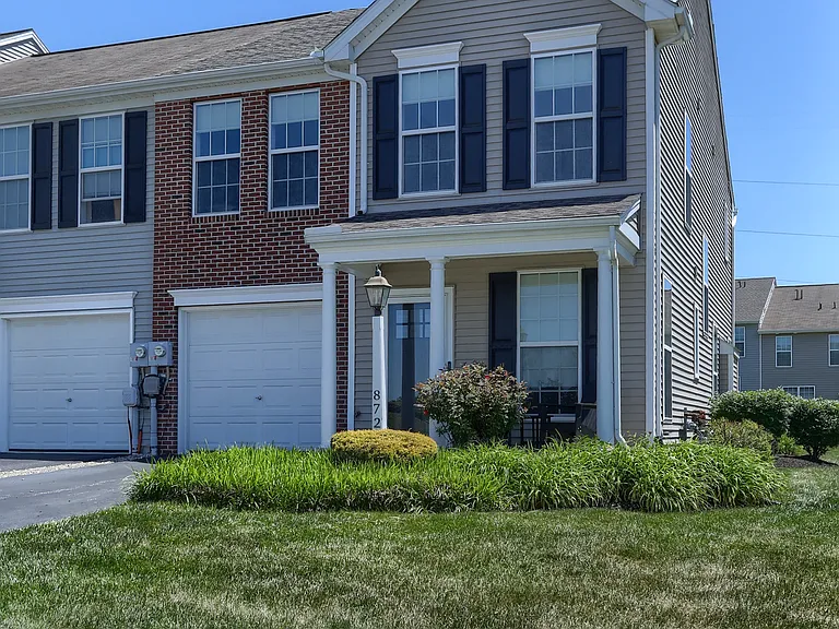 872 Whitetail Dr — Photo 2