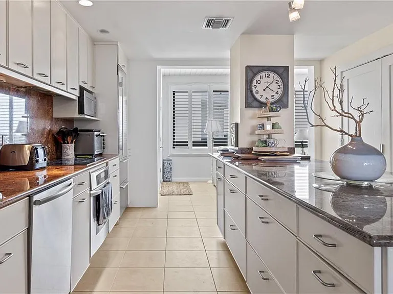 4101 Ocean Dr — Photo 9
