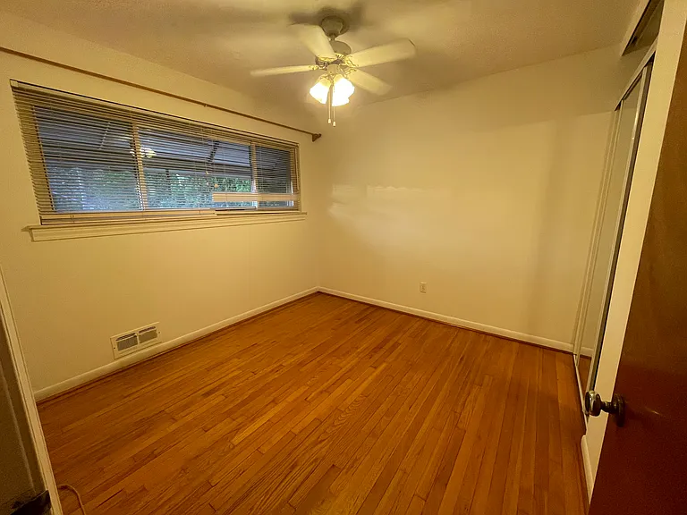 31395 Lyons Cir W — Photo 8