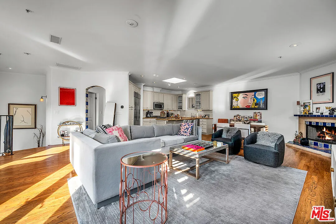 2 bed, 2.5 bath, 1598 sqft, $7,500 — Photo 4