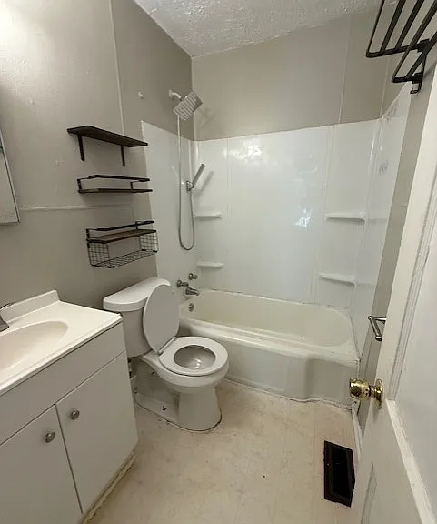 105 Camp St — Photo 7