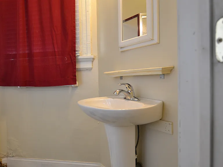 719 Main St #2 — Photo 7