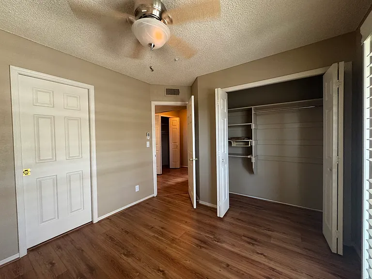 2022 Merrill Ln #6D — Photo 10