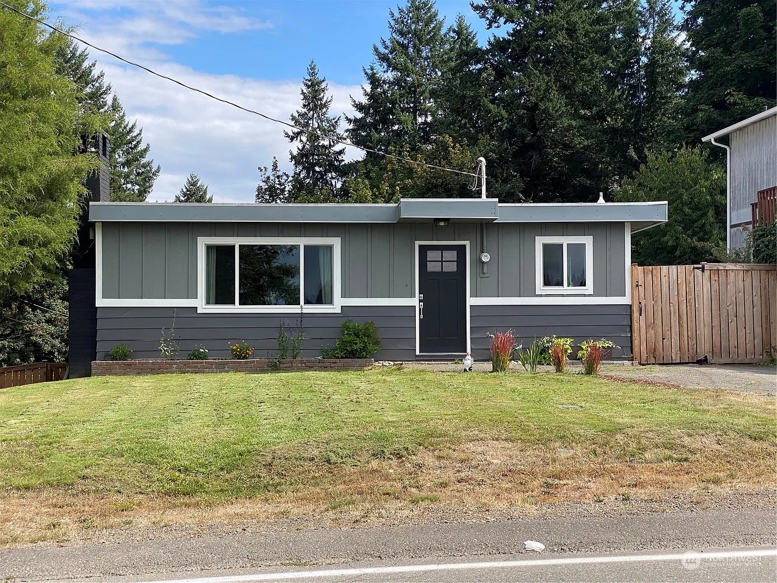 249 Tracy Avenue N photo 1