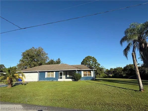 111 Bimini St NE, Lake Placid, FL 33852