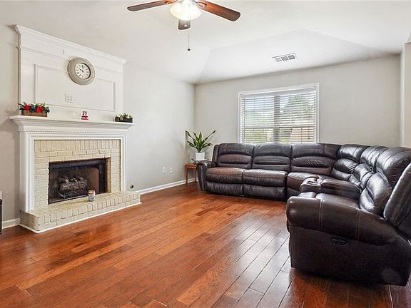 2nd image of 3520 Wake Robin Way