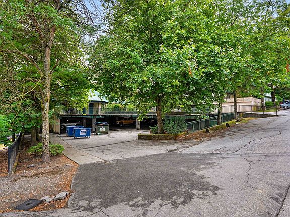 5th image of 918 Roderick Ave #114