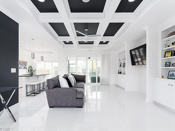 4th image of 1410 Admiral Way