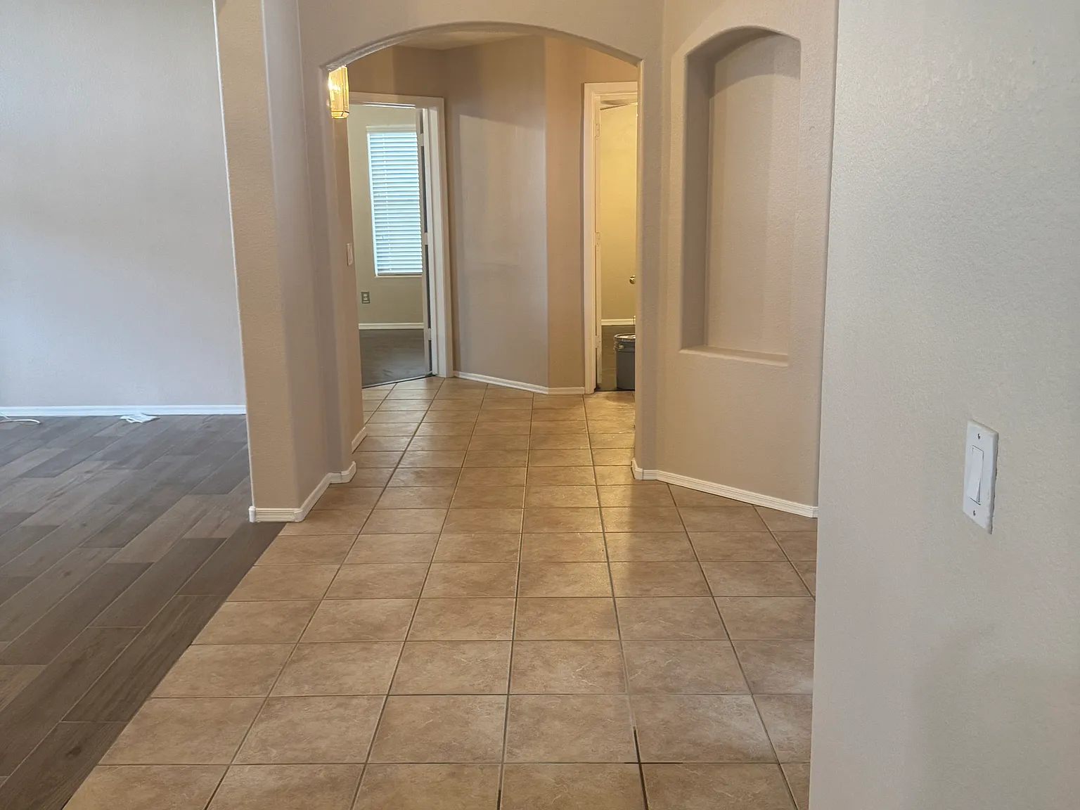 4 bed, 1906 sqft, $2,499 — Photo 4