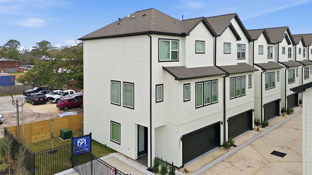 Building Photo - 9403 Hammerly Blvd #G