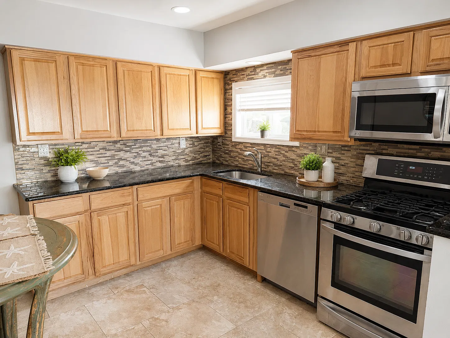 3 bed, 1100 sqft, $2,700 — Photo 4