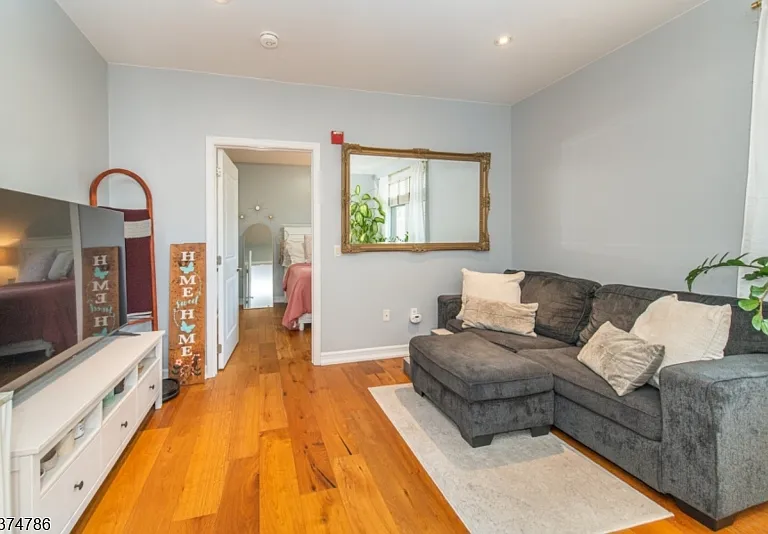 276 Chestnut St #1G — Photo 3