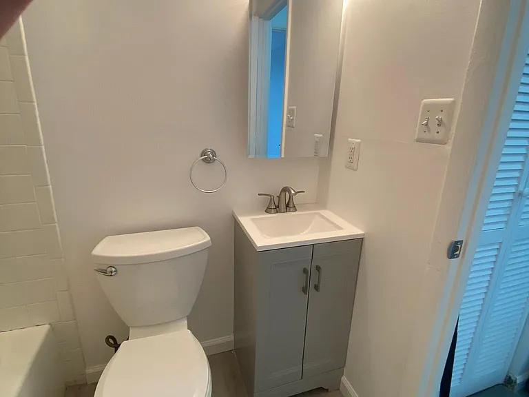 900 M St NW #302 — Photo 17