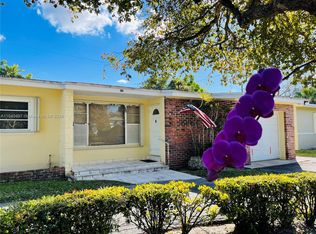 9350 SW 52nd Ter, Miami, FL 33165