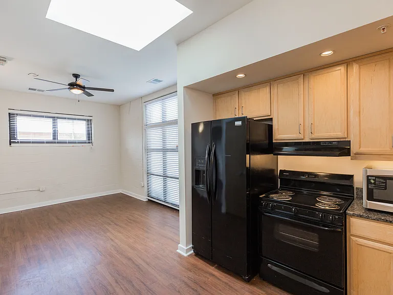 1302 Mactavish Ave — Photo 2