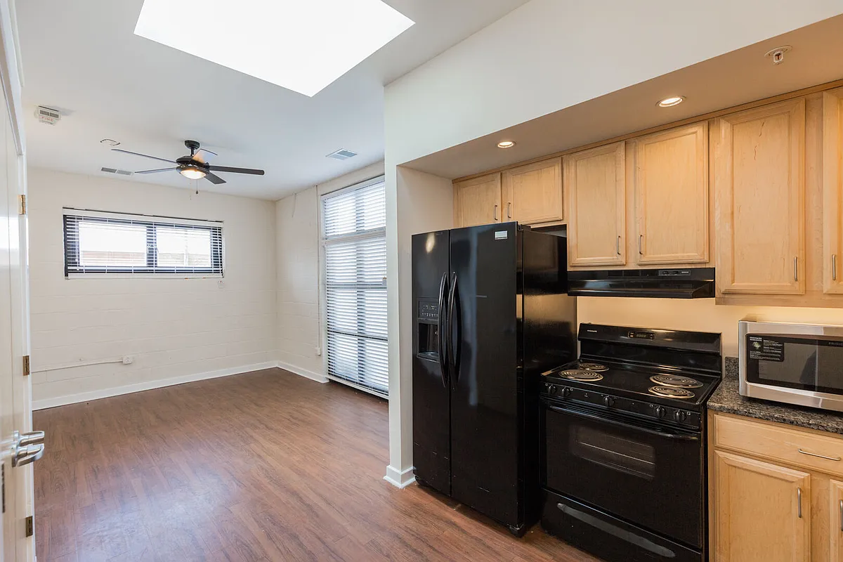Building Photo - 1302 Mactavish Ave