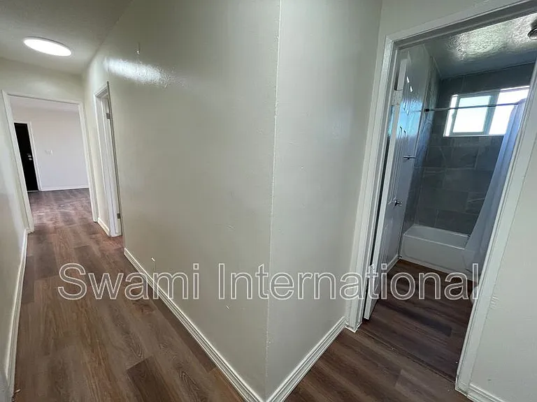 836 W 79th St #4 — Photo 4