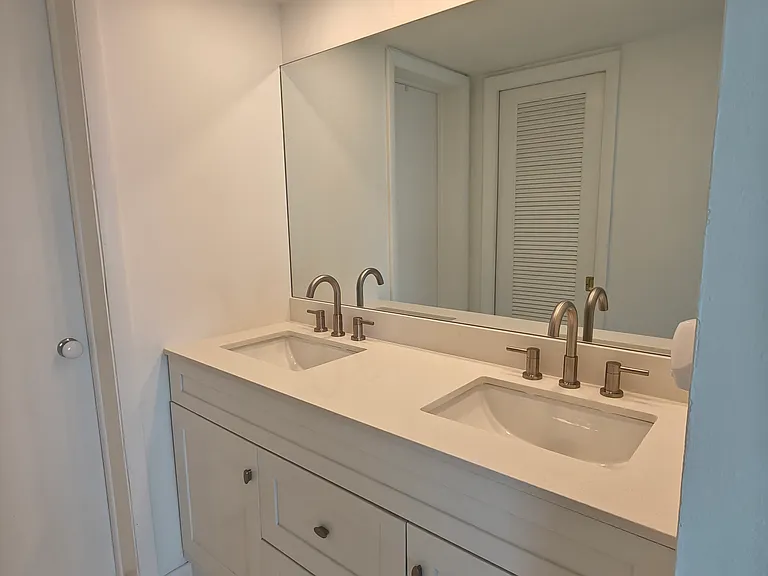 410 Wilma Cir #306 — Photo 8