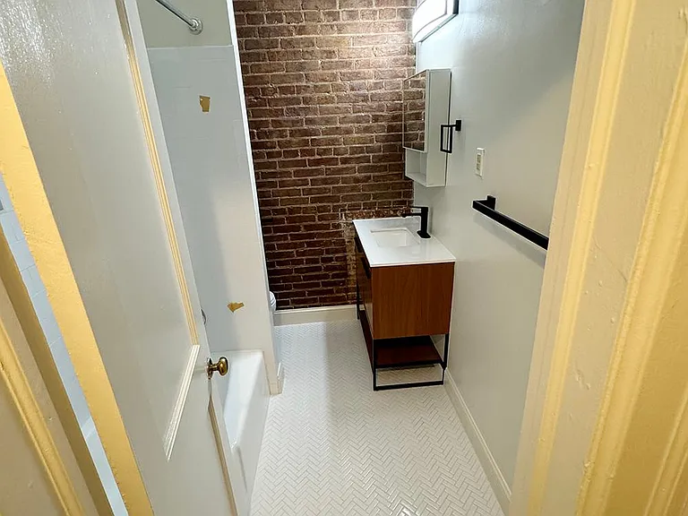 635 G St SE #2 — Photo 13