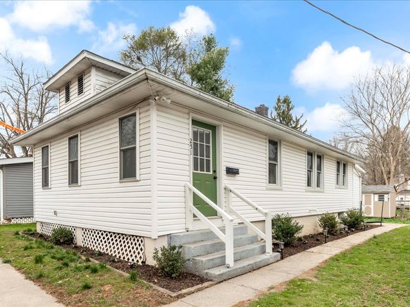 251 Hickory St
