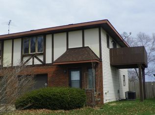 822 Freemans Farm Dr, Springfield, IL 62704