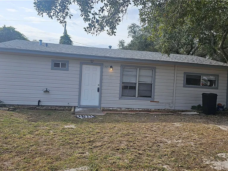 1213 W Terrace Blvd — Photo 1